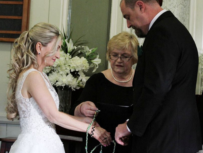 Jennifer Cram, Brisbane Marriage
                            Celebrant, officiating an Irish Handfasting