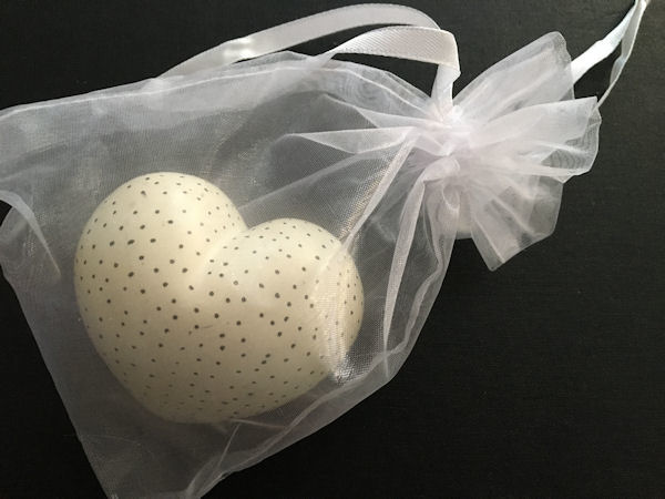Cream oathing stone in white organza bag