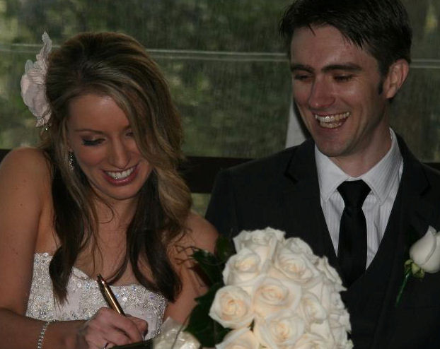 Kathy and Cam
                        sign the register after their Walkabout Creek
                        wedding conducted by Jennifer Cram, Brisbane
                        Celebrant